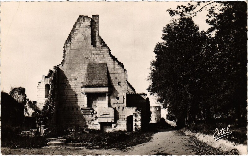 Carte postale ancienne Chinon le Chateau ruines de la Salle à Chinon