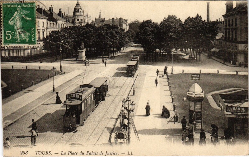 Carte postale ancienne Tours Place du Palais de Justice à Tours