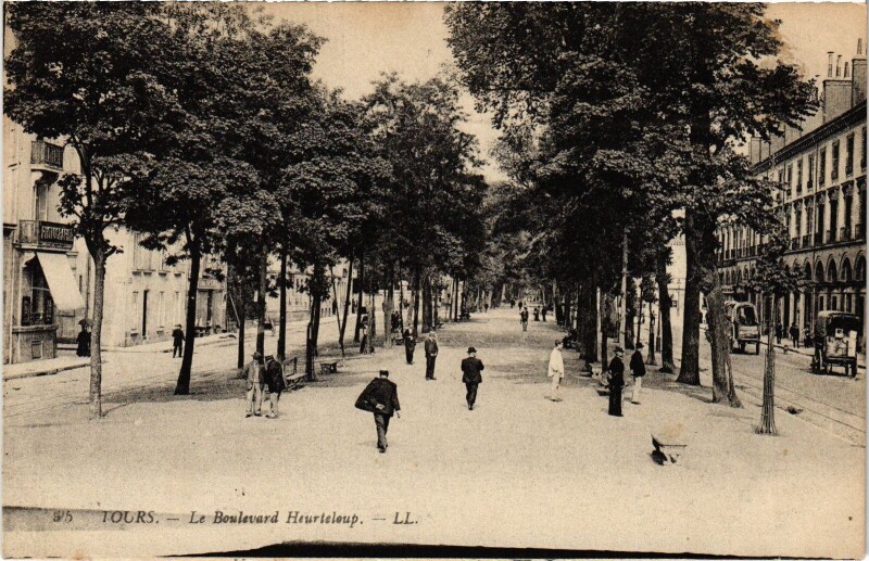 Carte postale ancienne Tours Boulevard Heurteloup à Tours