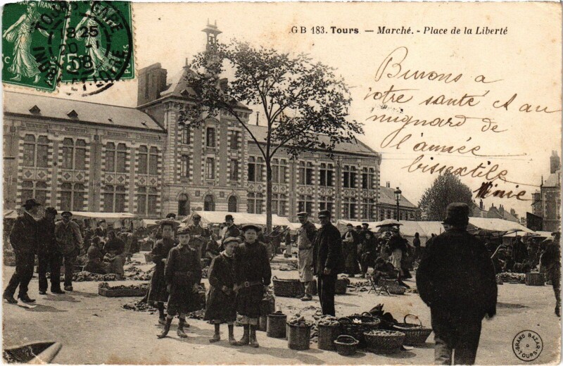 Carte postale ancienne Tours Place de la Liberte Marche à Tours