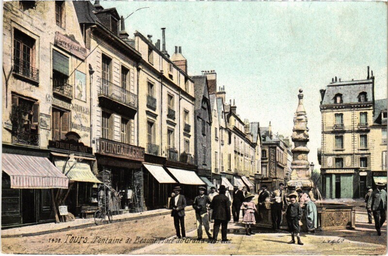 Carte postale ancienne Tours Place du Grand Marche Fontaine de Beaume à Tours