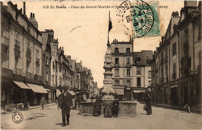 Carte postale ancienne Tours Place du Grand Marche Fontaine de Beaume à Tours