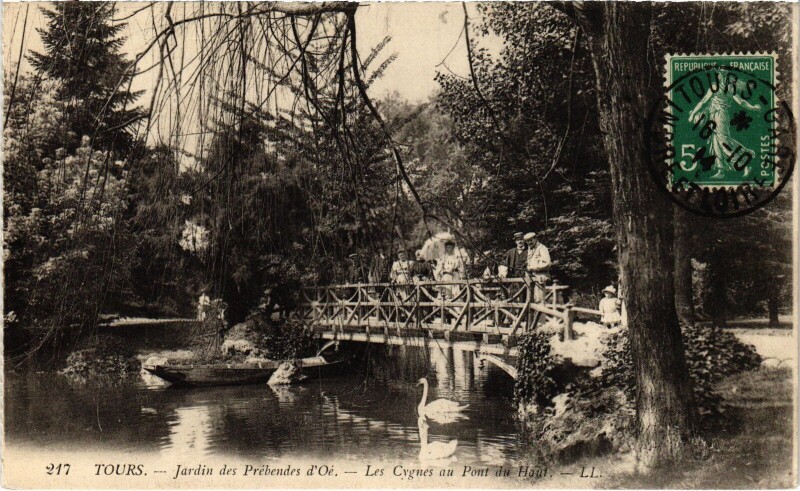Carte postale ancienne Tours Jardin des Prebendes d'Oe les Cygnes à Tours
