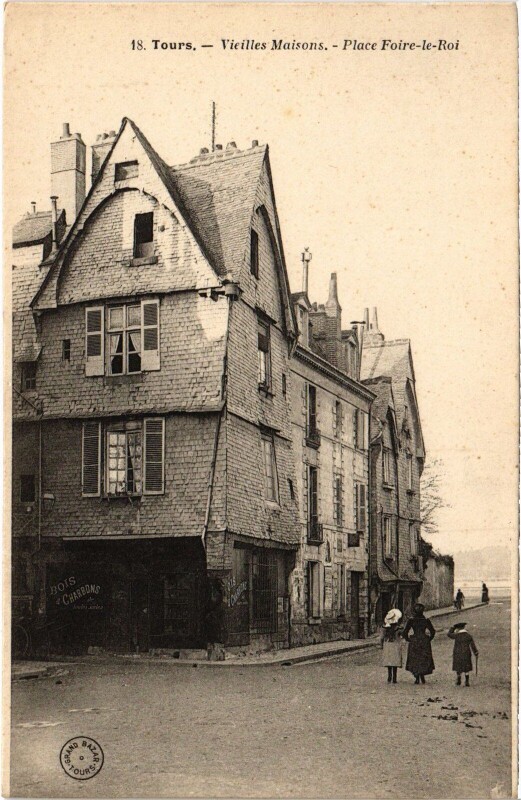 Carte postale ancienne Tours vieilles maisons Place Foire le Roi à Tours