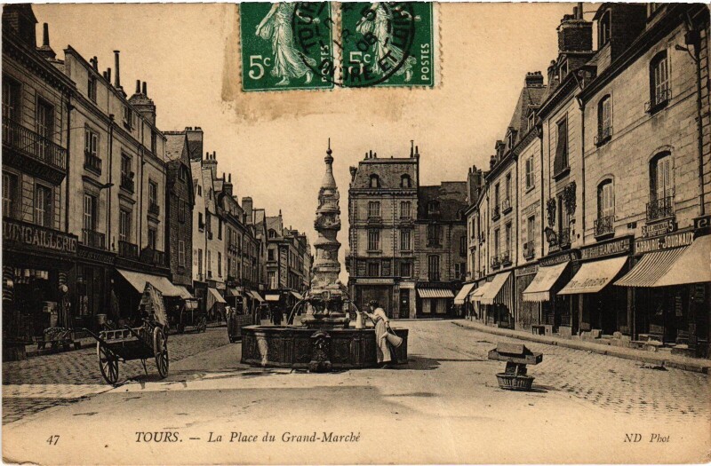 Carte postale ancienne Tours Place du Grand Marche à Tours