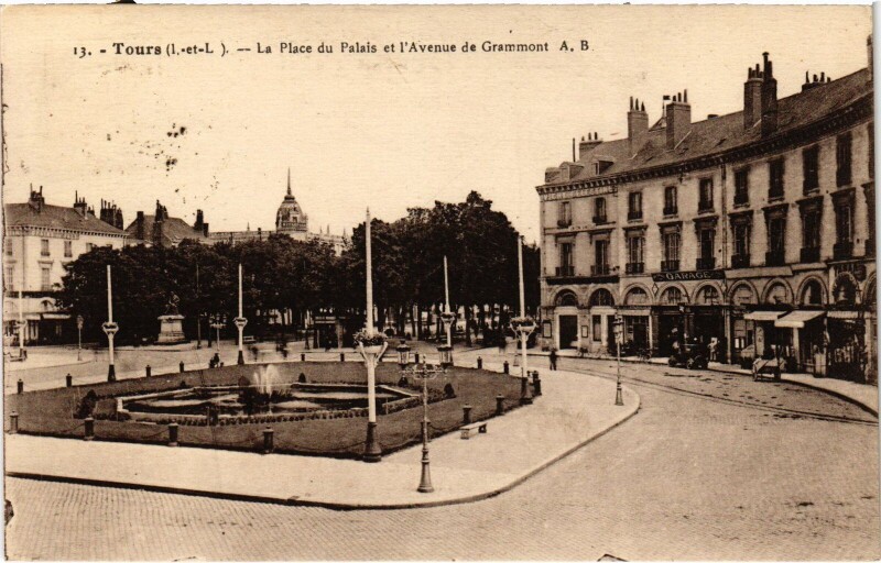 Carte postale ancienne Tours Place du Palais de Justice Avenue Grammont à Tours