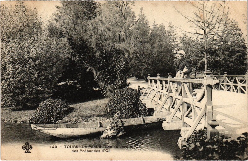 Carte postale ancienne Tours Jardin des Prebendes d'Oe Pont du Lac à Tours