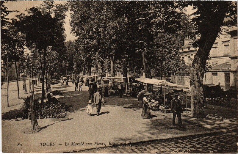 Carte postale ancienne Tours le Marche aux Fleurs Boulevard Beranger à Tours