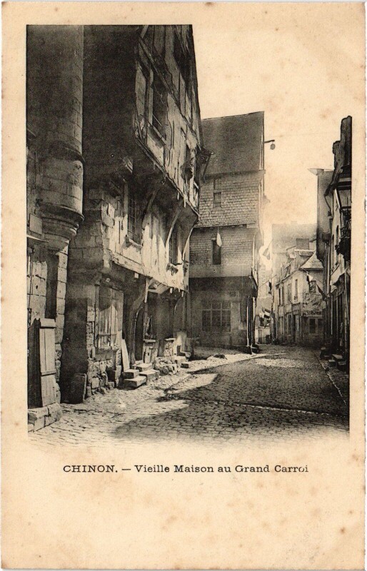 Carte postale ancienne Chinon vieille maison au Grand Carroi à Chinon