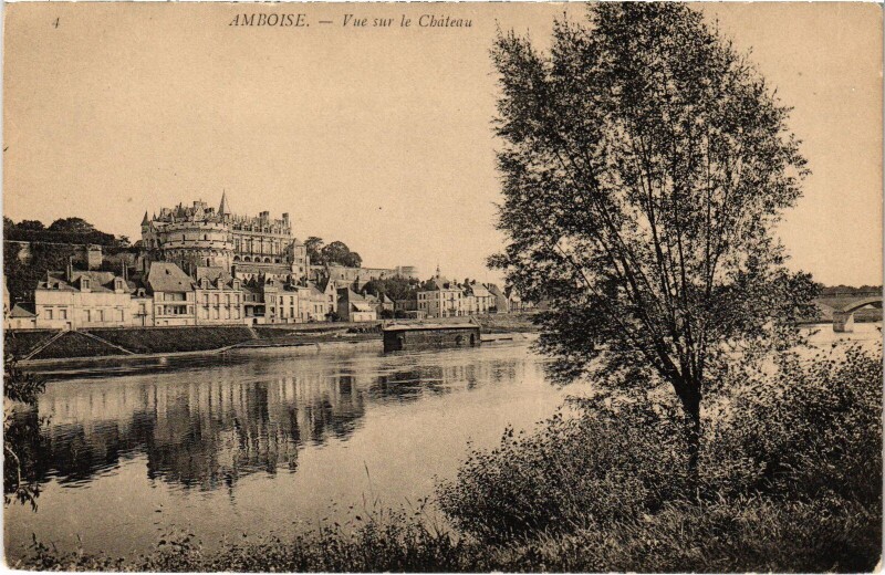Carte postale ancienne Amboise vue sur le Chateau à Amboise