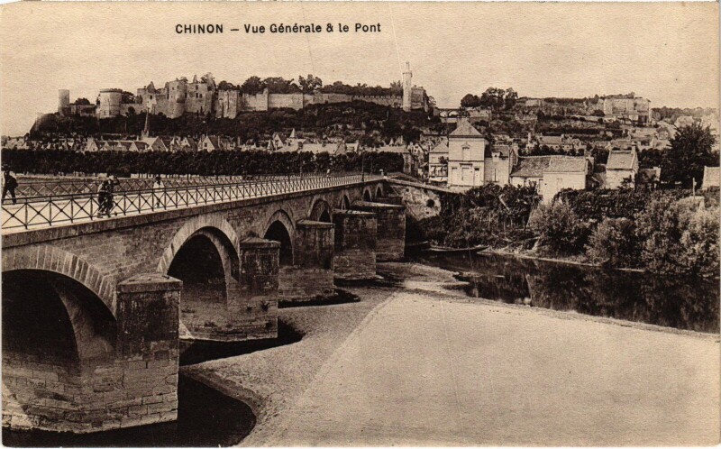 Carte postale ancienne Chinon vue generale et le Pont à Chinon