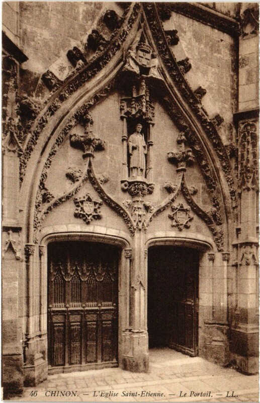 Carte postale ancienne Chinon Eglise Saint-Etienne le Portail à Chinon