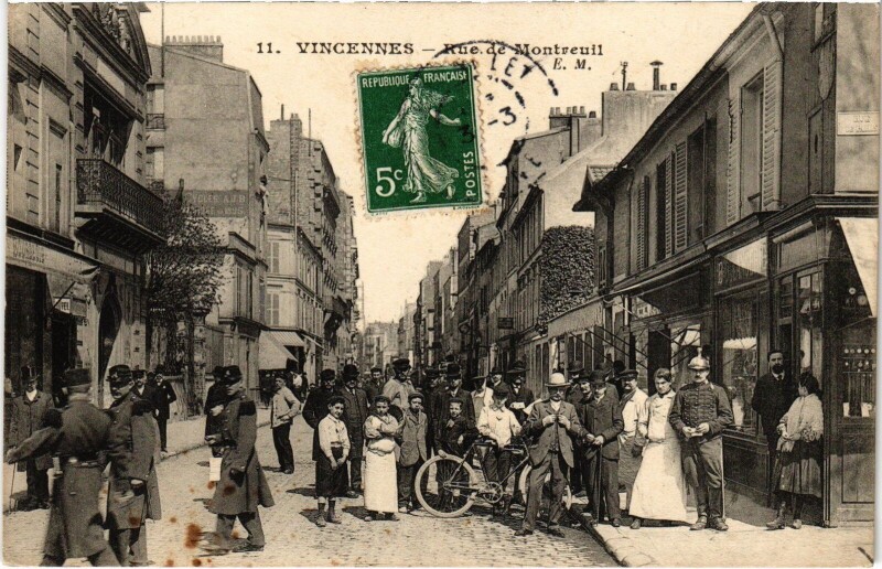Carte postale ancienne Vincennes Rue de montreuil à Vincennes