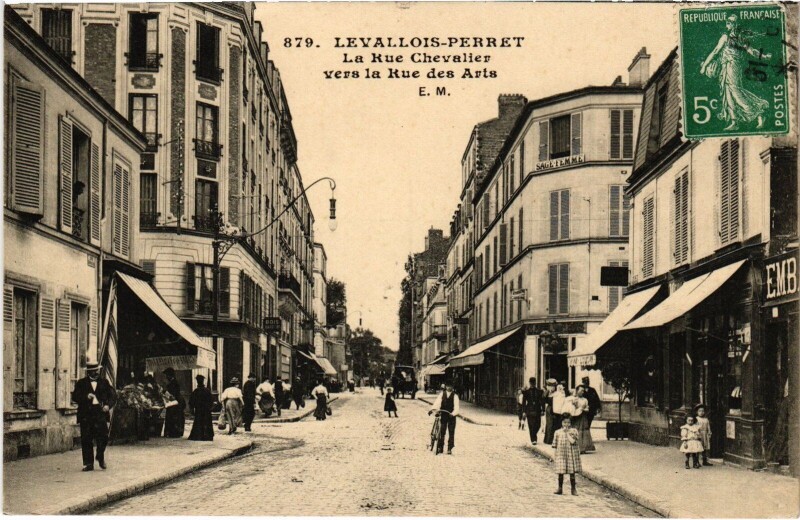 Carte postale ancienne Levallois-Perret Rue Chevalier Rue des Arts à Levallois-Perret