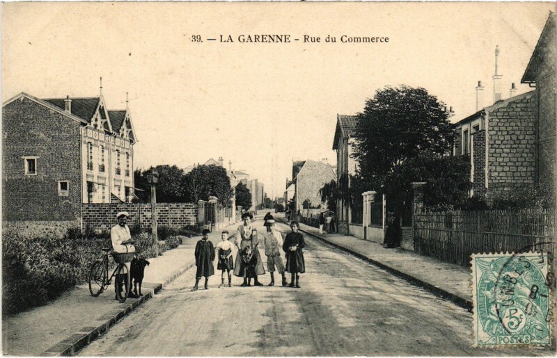 Carte postale ancienne La Garenne Rue du Commerce