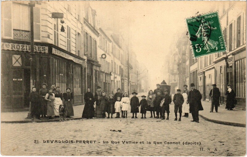 Carte postale ancienne Levallois-Perret Rue Vallier Rue Carnot à Levallois-Perret