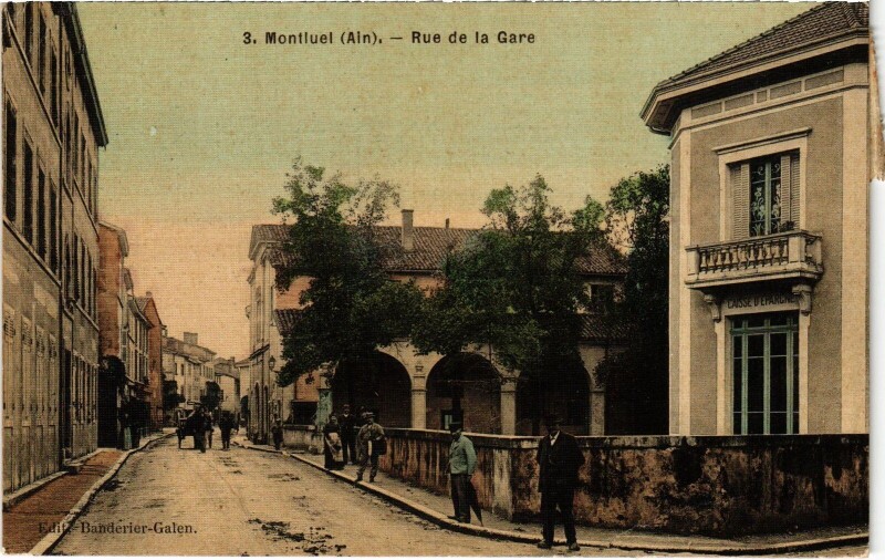 Carte postale ancienne Montluel Rue de la Gare à Montluel