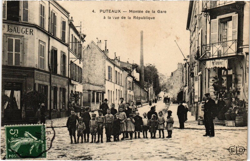 Carte postale ancienne Puteaux Montée de la Gare Rue de la République à Puteaux