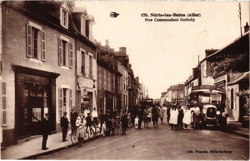 Carte postale ancienne Néris-les-Bains rue Commandant Goetchy à Néris-les-Bains