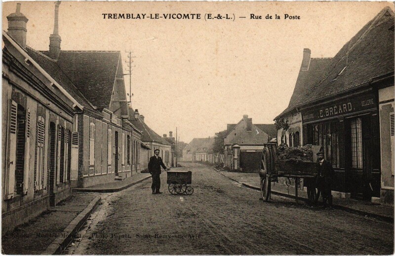 Carte postale ancienne Tremblay-le-Vicomte Rue de la Poste