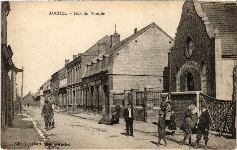 Carte postale ancienne Auchel Rue du temple à Auchel