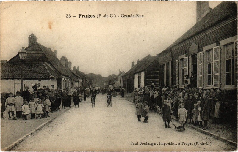 Carte postale ancienne Fruges Grande Rue à Fruges