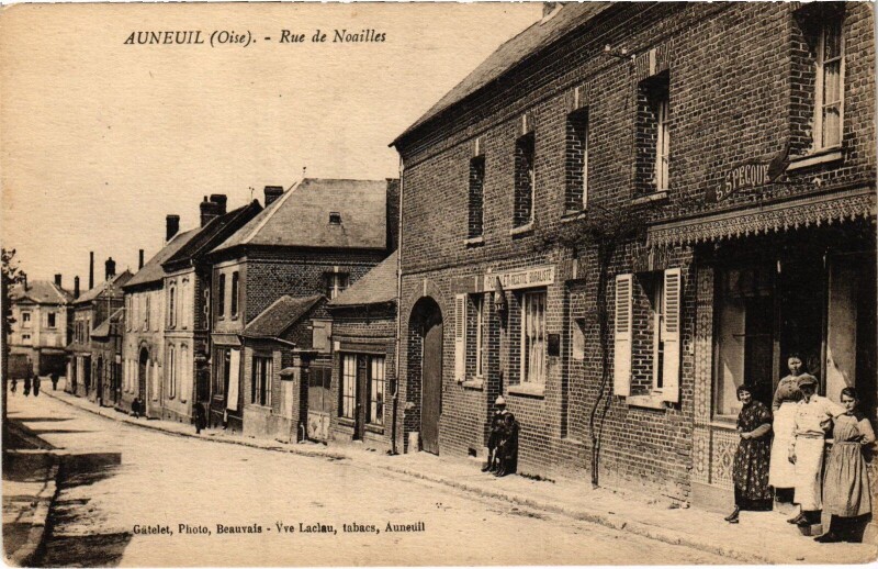Carte postale ancienne Auneuil Rue de Noailles à Auneuil