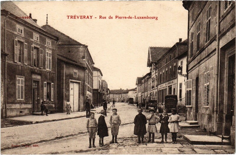 Carte postale ancienne Tréveray Rue de Pierre-de-Luxembourg à Tréveray