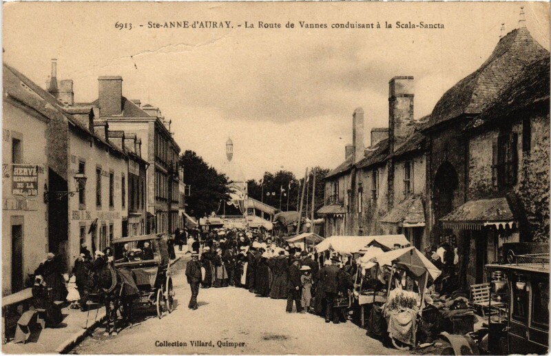 Carte postale ancienne Sainte-Anne-d'Auray Route de Vannes Scala Sancta à Auray