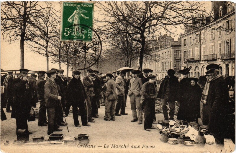 Carte postale ancienne Orléans Marché aux Puces à Orléans