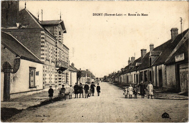 Carte postale ancienne Digny Route du Mans à Digny