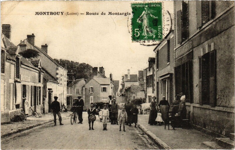 Carte postale ancienne Montbouy Route de MOntargis à Montargis
