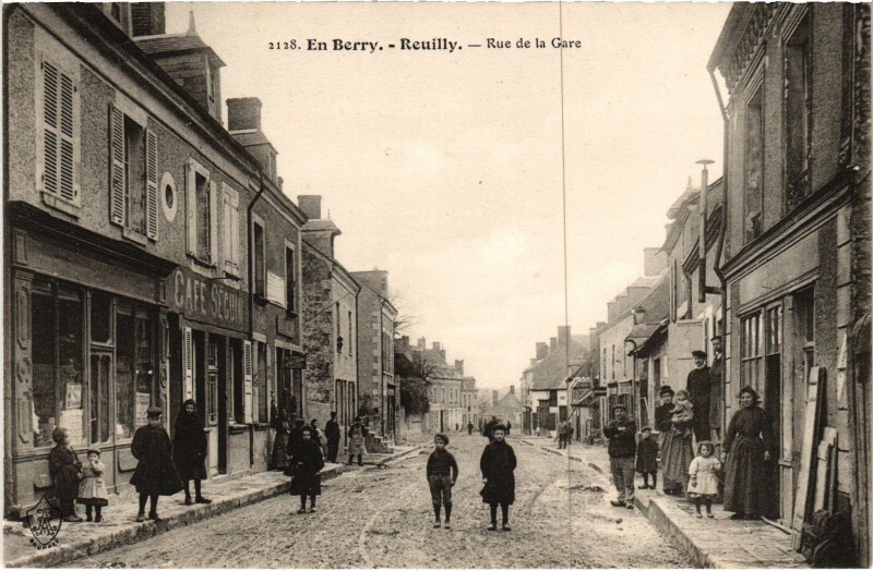 Carte postale ancienne En Berry Reuilly Rue de la Gare