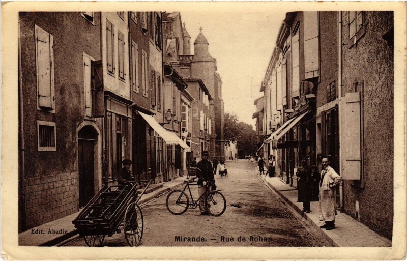 Carte postale ancienne Mirande Rue de Rohan à Mirande