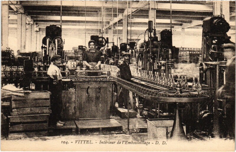 Carte postale ancienne Vittel Int. de l'Embouteillage à Vittel
