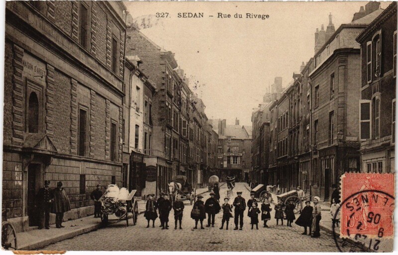 Carte postale ancienne Sedan Rue du Rivage à Sedan
