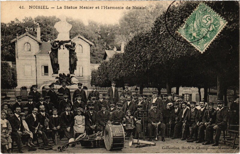 Carte postale ancienne Noisiel Statue Menier Harmonie de Noisiel