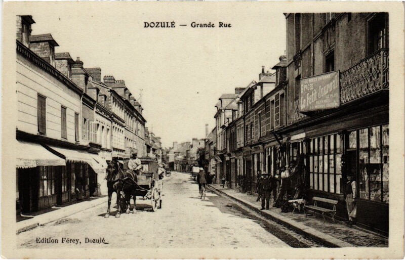 Carte postale ancienne Dozulé Grande Rue à Dozulé