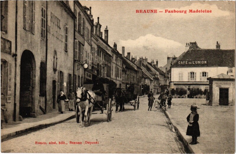 Carte postale ancienne Beaune Faubourg Madeleine à Beaune
