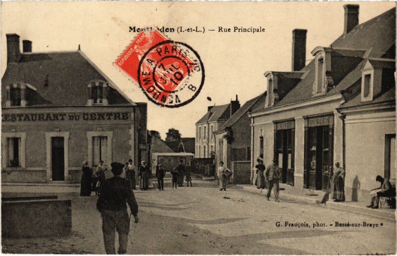 Carte postale ancienne Monthodon Rue Principale à Monthodon