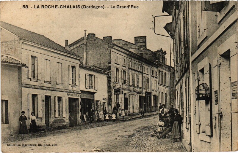 Carte postale ancienne La Roche-Chalais grande Rue à Chalais
