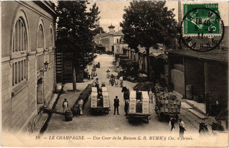 Carte postale ancienne Le Champagne Reims Cour de la maison G.H. Humm à Reims