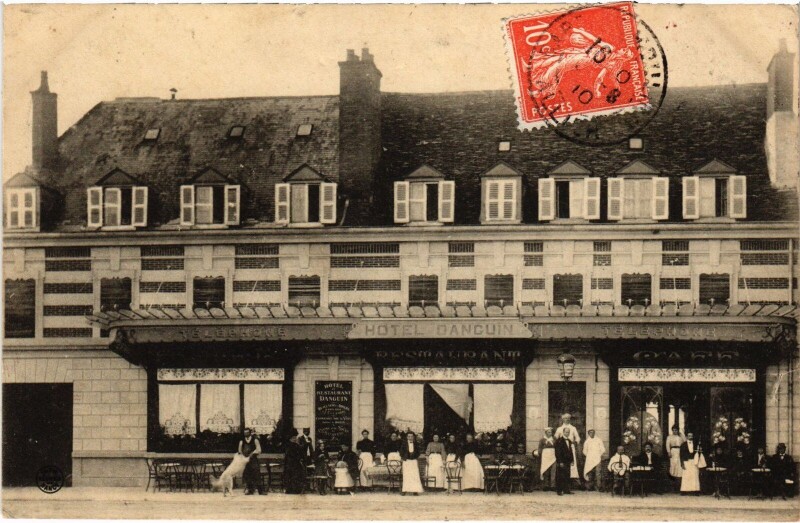 Carte postale ancienne Moulins Hotel Dancuin à Moulins
