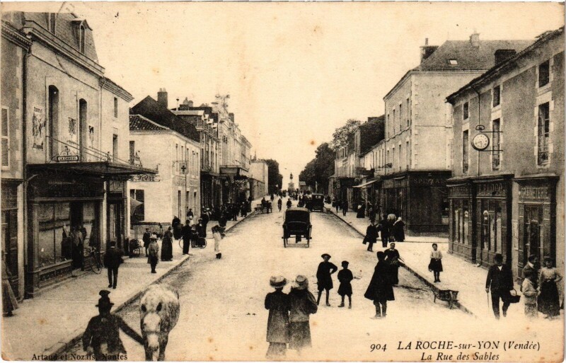Carte postale ancienne La Roche-sur-Yon Rue des Sables à La Roche-sur-Yon