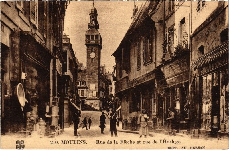 Carte postale ancienne Moulins Rue de la Fleche Rue de l'horloge à Moulins