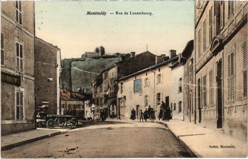 Carte postale ancienne Montmédy Rue de Luxembourg à Montmédy