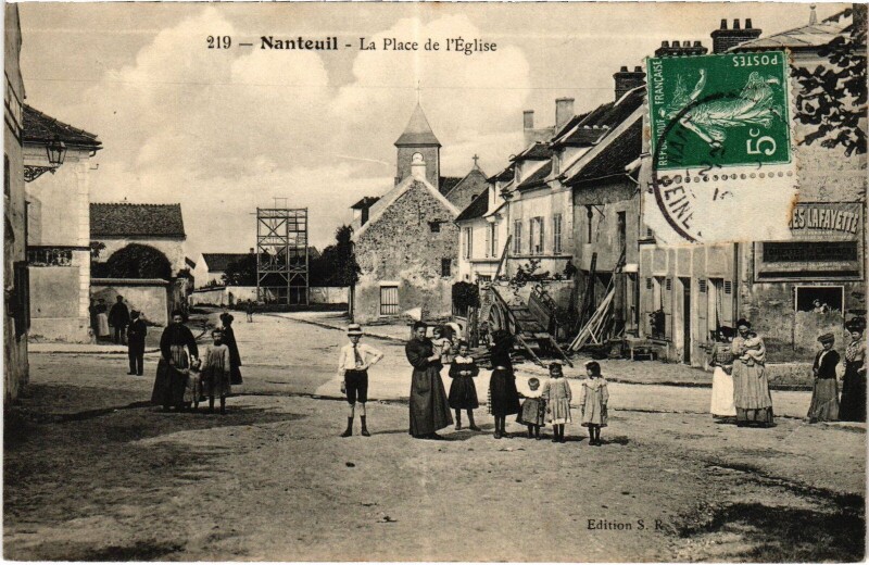 Carte postale ancienne Nanteuil Place de l'Eglise à Nanteuil