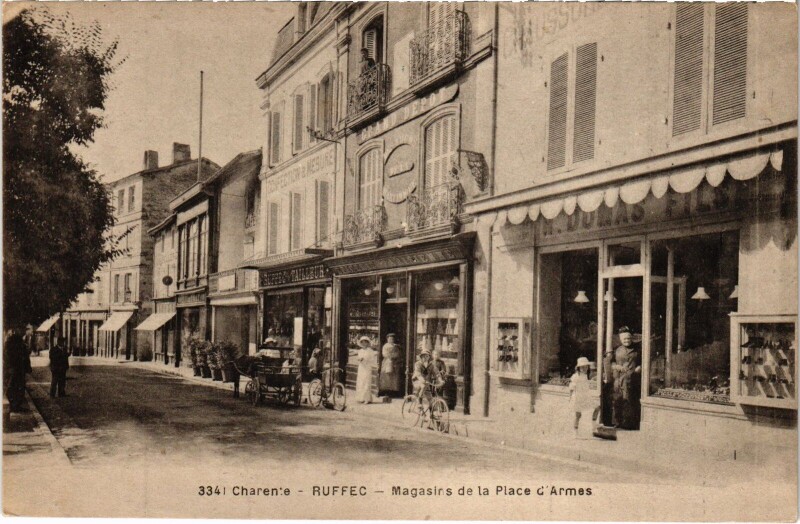 Carte postale ancienne Ruffec Magasins de la Place d'Armes à Ruffec