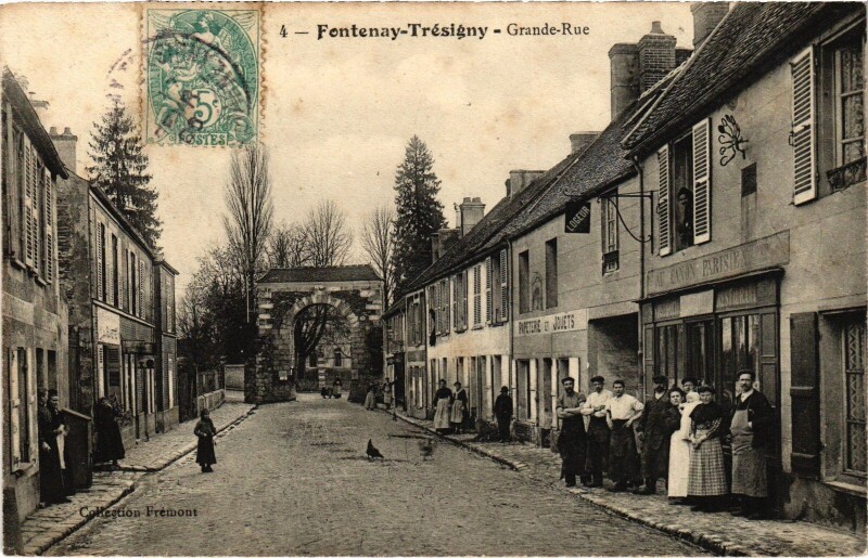 Carte postale ancienne Fontenay-Trésigny Grande Rue à Fontenay-Trésigny
