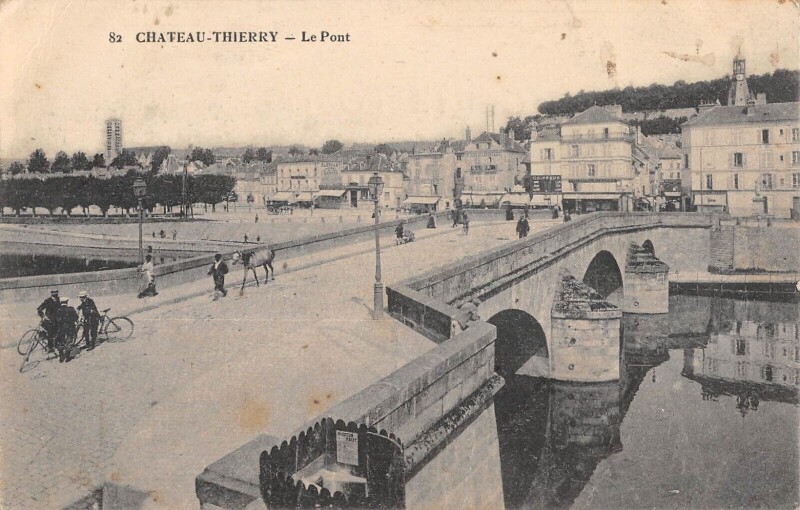 Carte postale ancienne Chateau Thierry - Le Pont